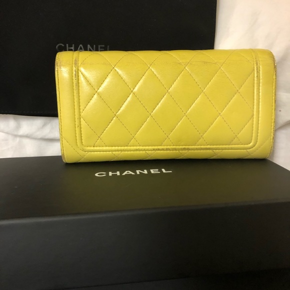 Authentic Chanel 19 Clutch wallet purse lemonade yellow color - Picture 5 of 16